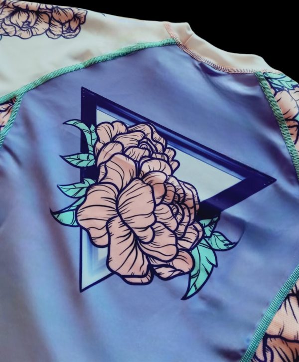 FLORescer Rashguard :: Peônia - Image 2