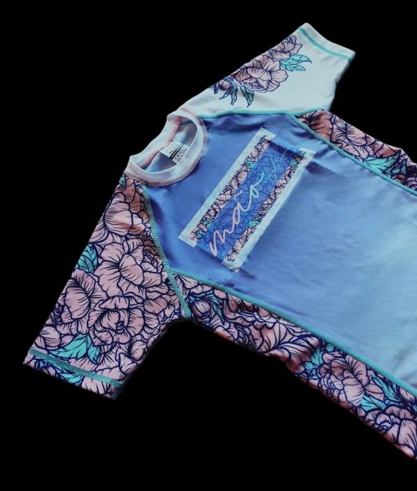 FLORescer Rashguard :: Peônia - Image 3